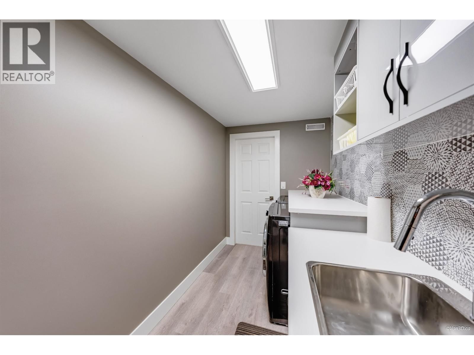 127 - 2998 ROBSON DRIVE Image 25