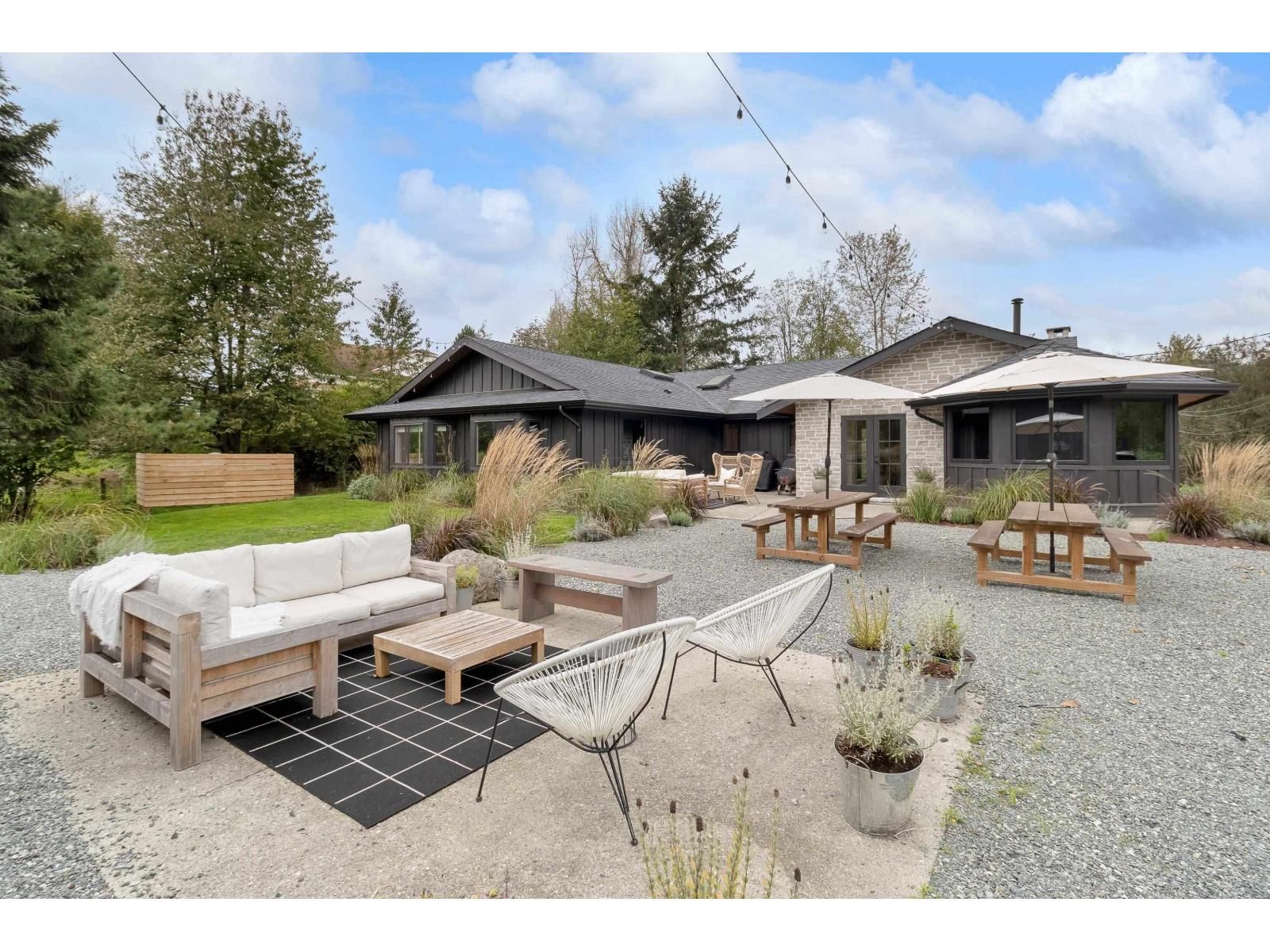 33496 IHLES Avenue, Mission, British Columbia V2V 6Y1