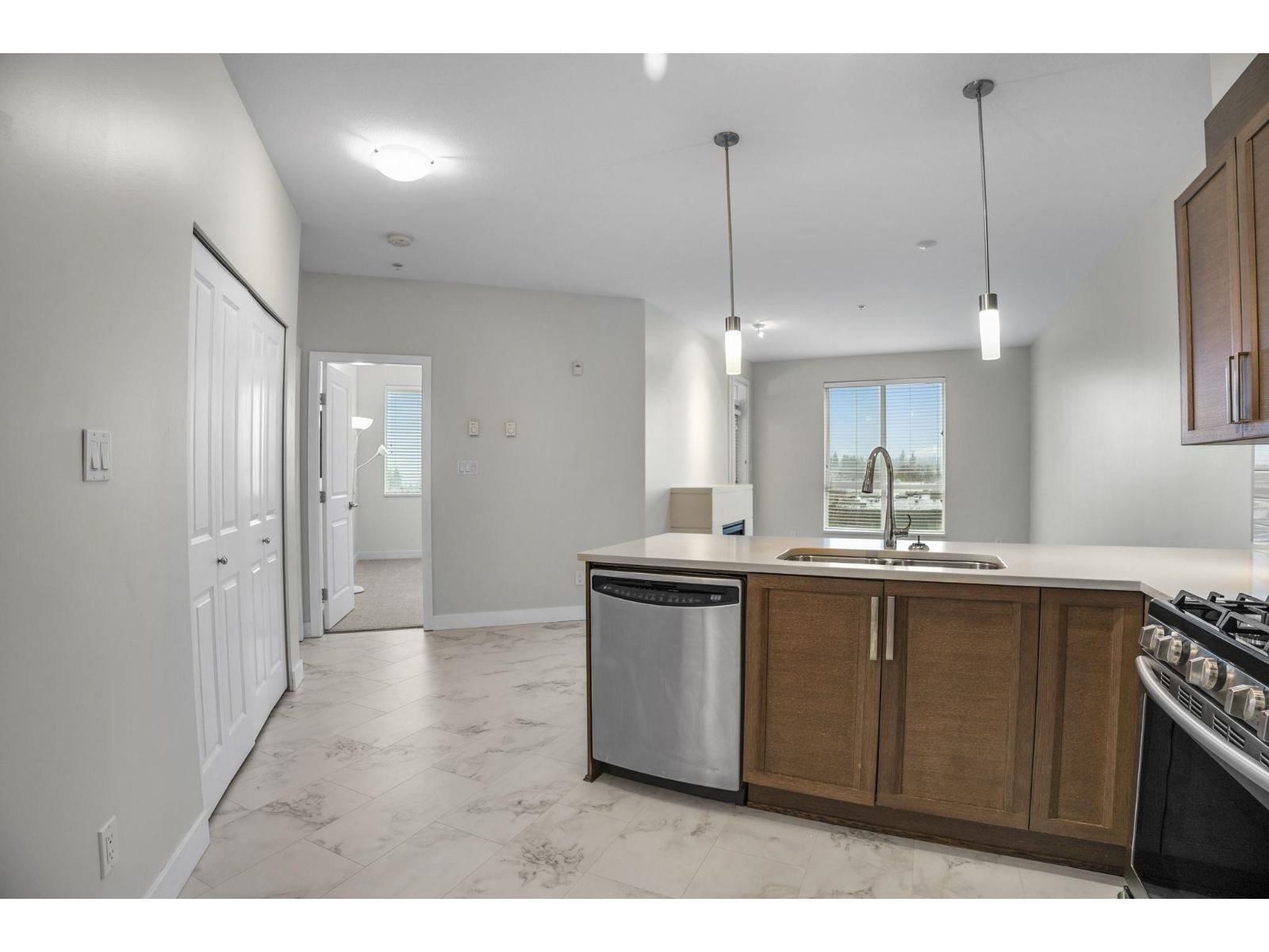 217 - 15850 26 AVENUE Image 4