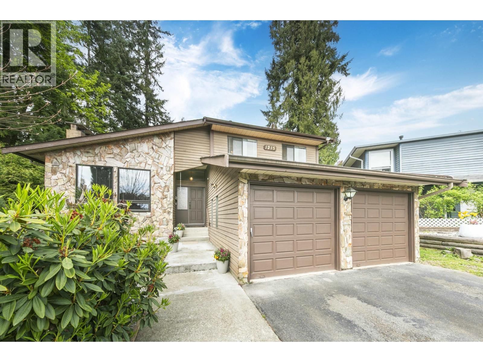 1215 CYPRESS Place, Port Moody, British Columbia V3H 3Y7