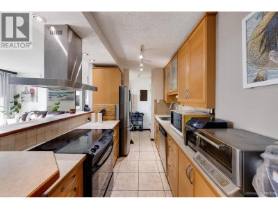 6689 WILLINGDON Avenue | Burnaby British Columbia | Slide Image Nine