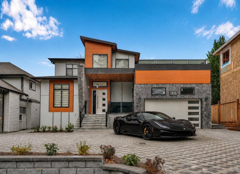 2828 BABICH Street Abbotsford British Columbia, V2S 3K5 - 8 Bedrooms Home For Sale