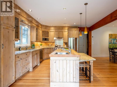 7313 FITZSIMMONS ROAD SOUTH | Whistler British Columbia | Slide Image Ten