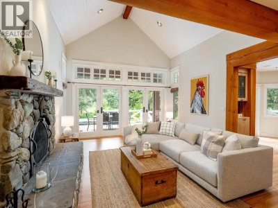 7313 FITZSIMMONS ROAD SOUTH | Whistler British Columbia | Slide Image Three