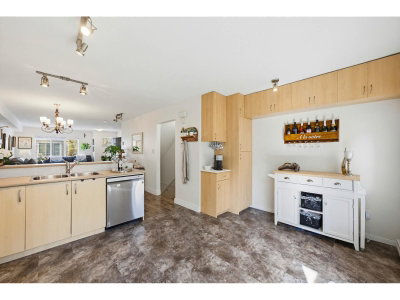 15155 62A Avenue | Surrey British Columbia | Slide Image Fifteen