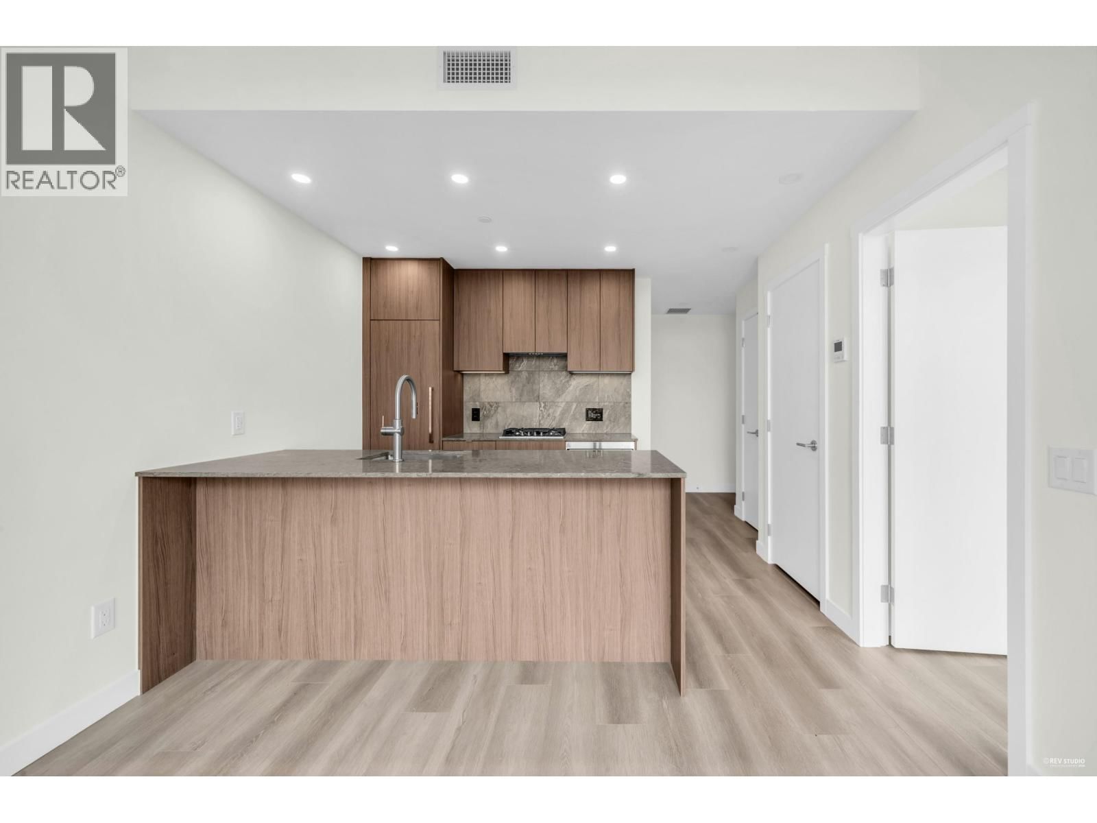 1608 - 626 CLAREMONT STREET Image 7