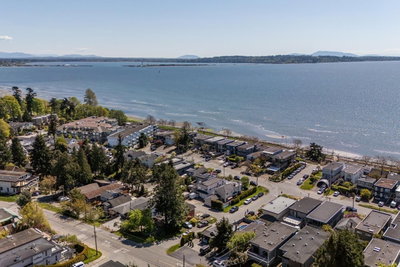 15556 COLUMBIA Avenue | White Rock British Columbia | Slide Image Thirty