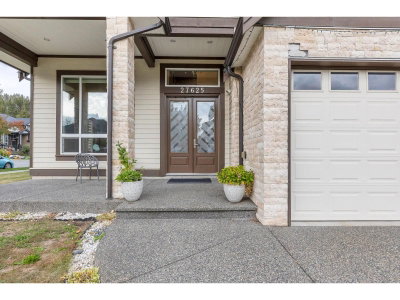 27625 RAILCAR Crescent | Abbotsford British Columbia | Slide Image Three