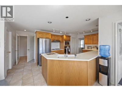 7055 GRAY Avenue | Burnaby British Columbia | Slide Image Twelve