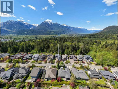 1012 JAY Crescent | Squamish British Columbia | Slide Image Twenty-seven