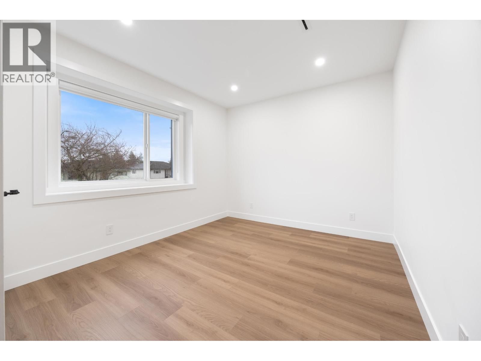 2 - 6639 ACACIA AVENUE Image 17
