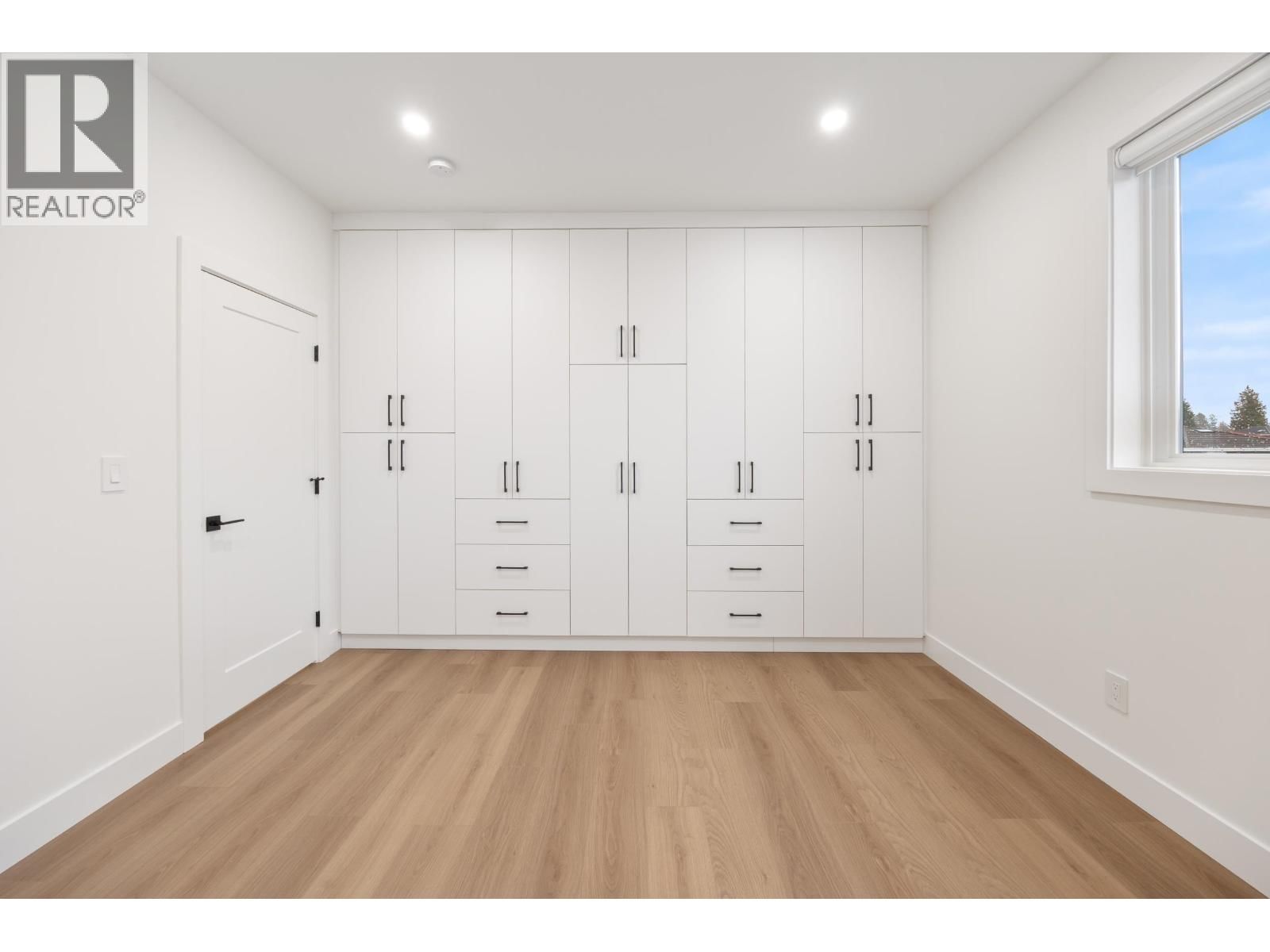 2 - 6639 ACACIA AVENUE Image 25