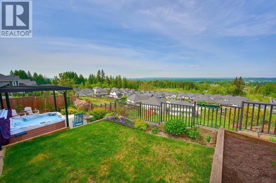 10163 247 Street | Maple Ridge British Columbia | Slide Image Four