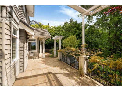1109 HIGHLAND Drive | West Vancouver British Columbia | Slide Image Thirteen