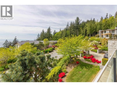 2948 BURFIELD Place | West Vancouver British Columbia | Slide Image Eight