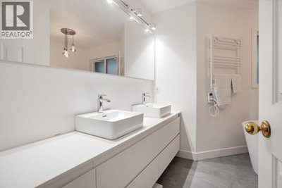 4210 NAUTILUS Close | Vancouver British Columbia | Slide Image Thirteen