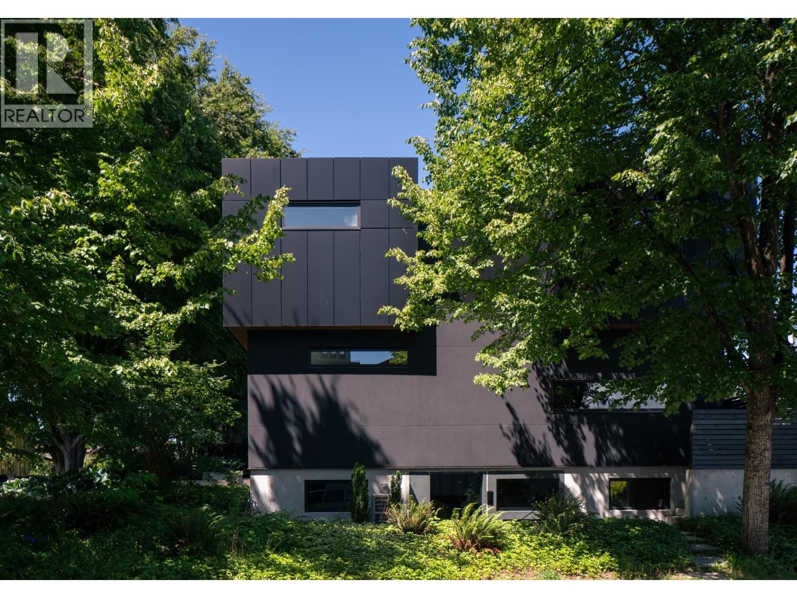 91 40TH Avenue, Vancouver, British Columbia V5W 1L3