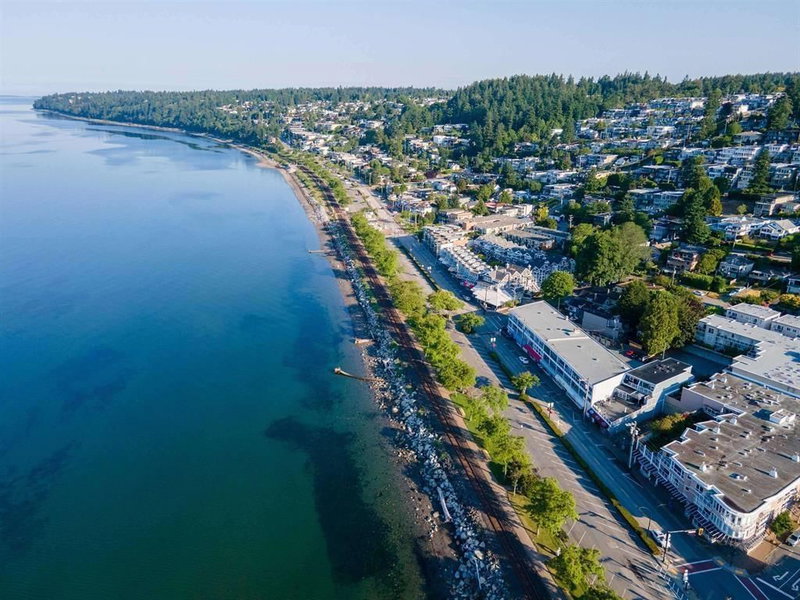 14881 MARINE Drive White Rock British Columbia, V4B 1C2 - 2 Bedrooms Waterfront Condo For Sale