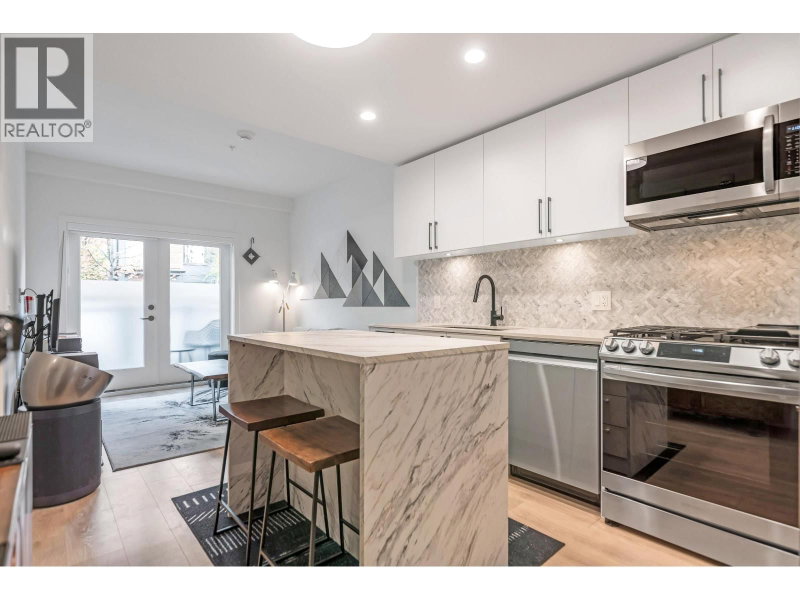 545 2ND Street North Vancouver British Columbia, V7L 1E1 - 2 Bedrooms Condo For Sale