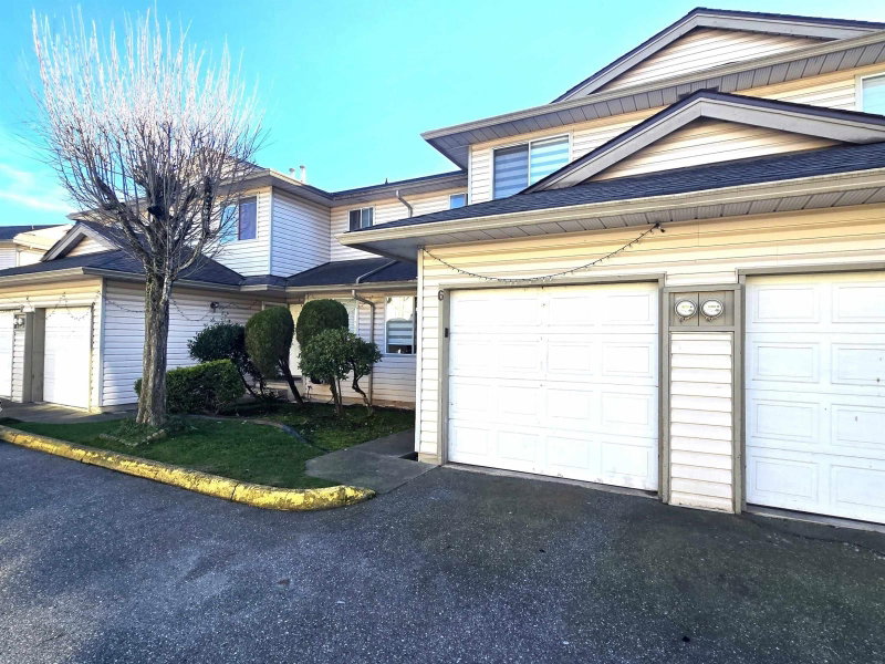 3070 TOWNLINE Road Abbotsford British Columbia, V2T 5M2 - 4 Bedrooms Condo For Sale