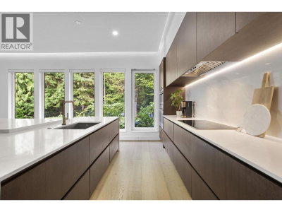 5197 SONORA Drive | North Vancouver British Columbia | Slide Image Twelve