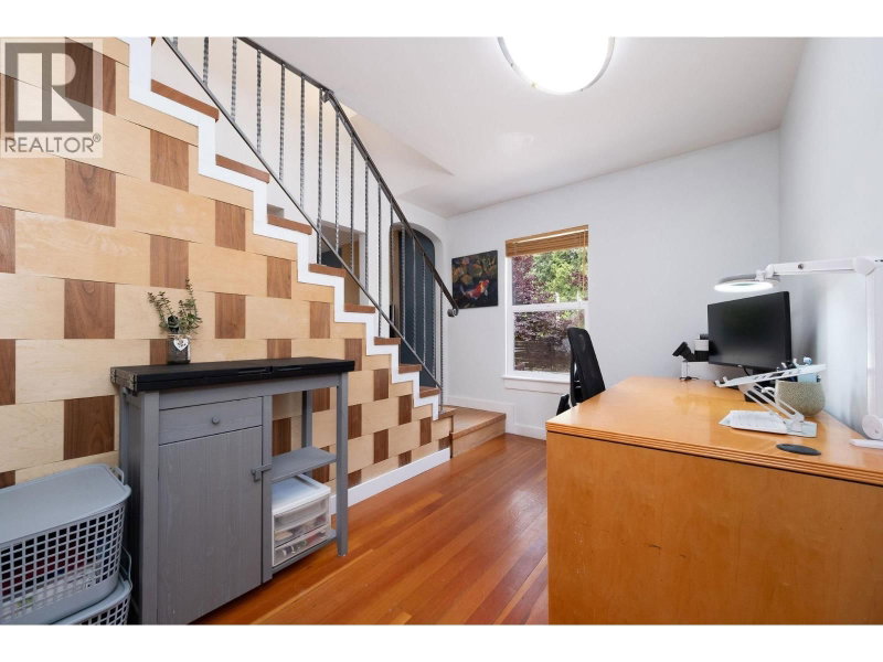 1075 GLADWIN Drive North Vancouver British Columbia, V7R 1A1 - 3 Bedrooms Home For Sale