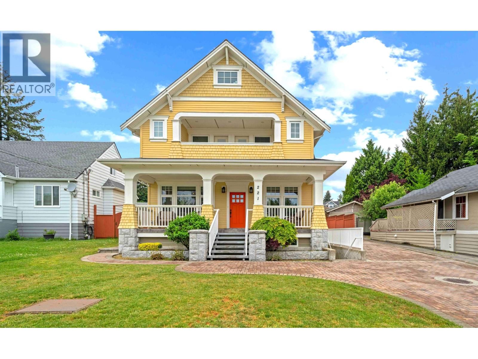 221 NINTH Avenue, New Westminster, British Columbia V3L 2A2