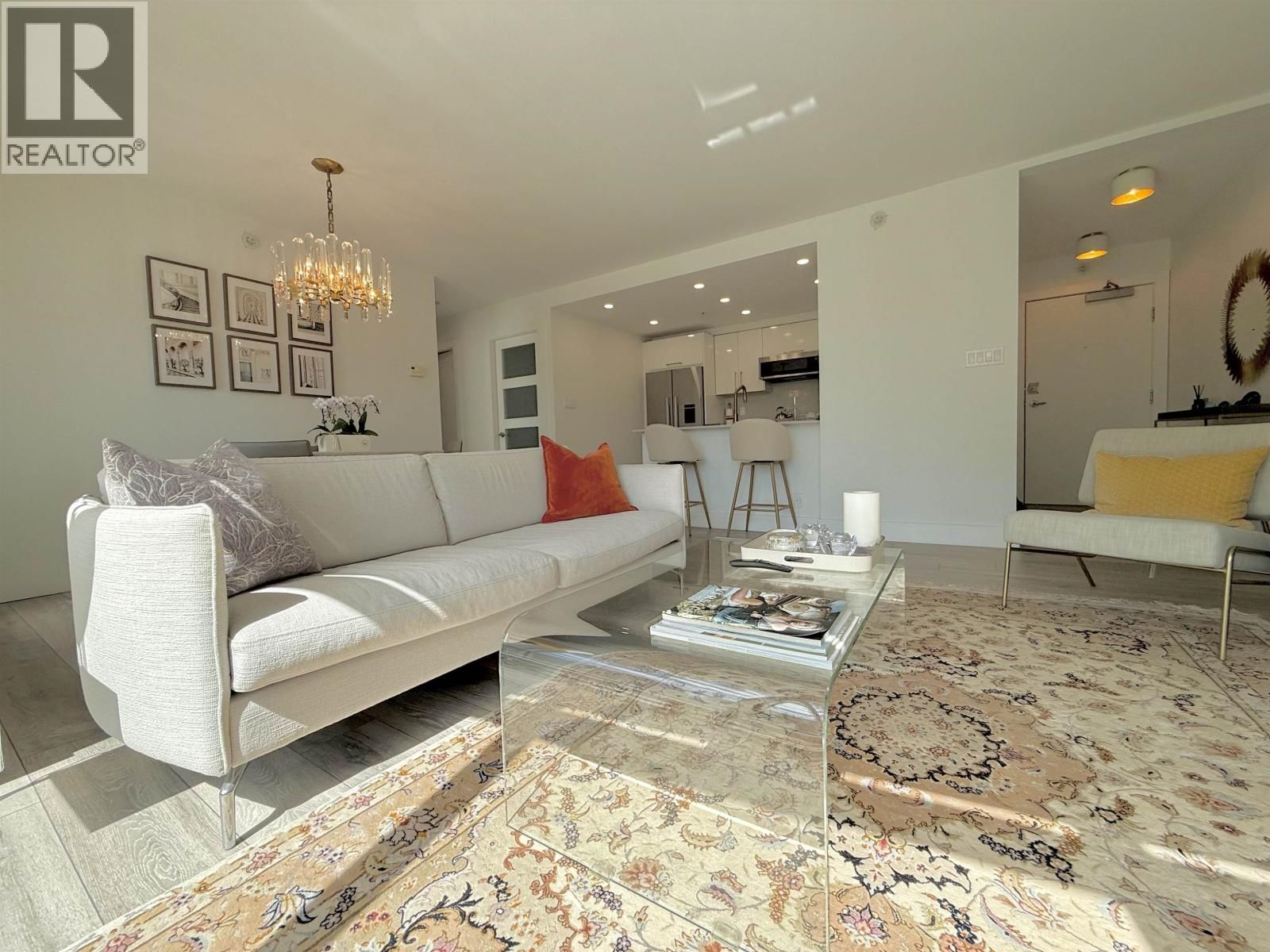 198 AQUARIUS Mews, Vancouver, British Columbia V6Z 2Y4