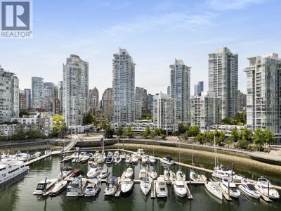 198 AQUARIUS Mews | Vancouver British Columbia | Slide Image Thirty-four