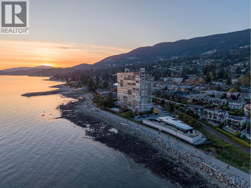 150 24TH Street West Vancouver British Columbia, V7V 4G8 - 3 Bedrooms Waterfront Condo For Sale