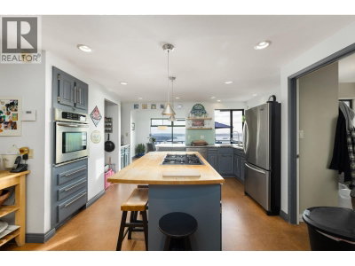 2346 WESTHILL Drive | West Vancouver British Columbia | Slide Image Thirteen