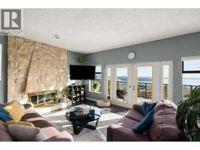 2346 WESTHILL Drive | West Vancouver British Columbia | Slide Image Five
