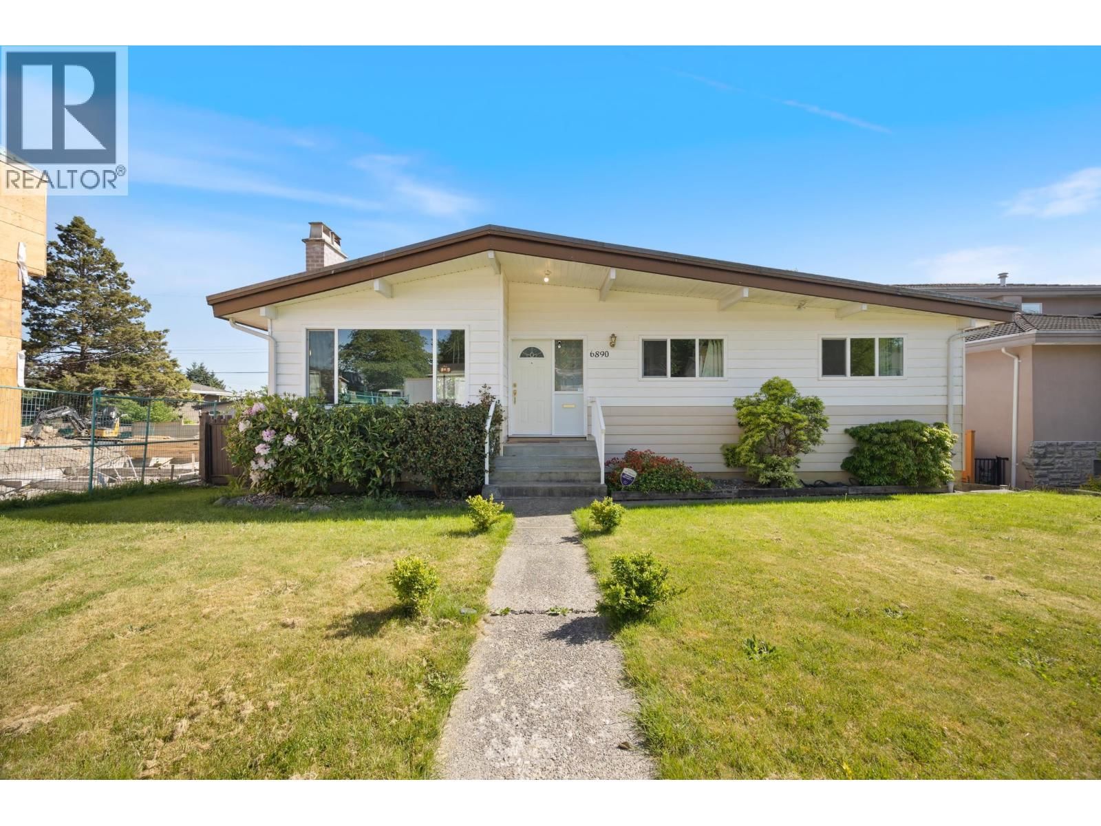 6890 HYCREST Drive, Burnaby, British Columbia V5B 2X2