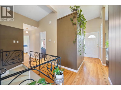 6890 HYCREST Drive | Burnaby British Columbia | Slide Image Fifteen