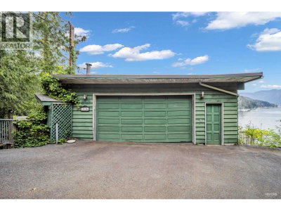 2136 LOCKEHAVEN Road | North Vancouver British Columbia | Slide Image Thirty-nine