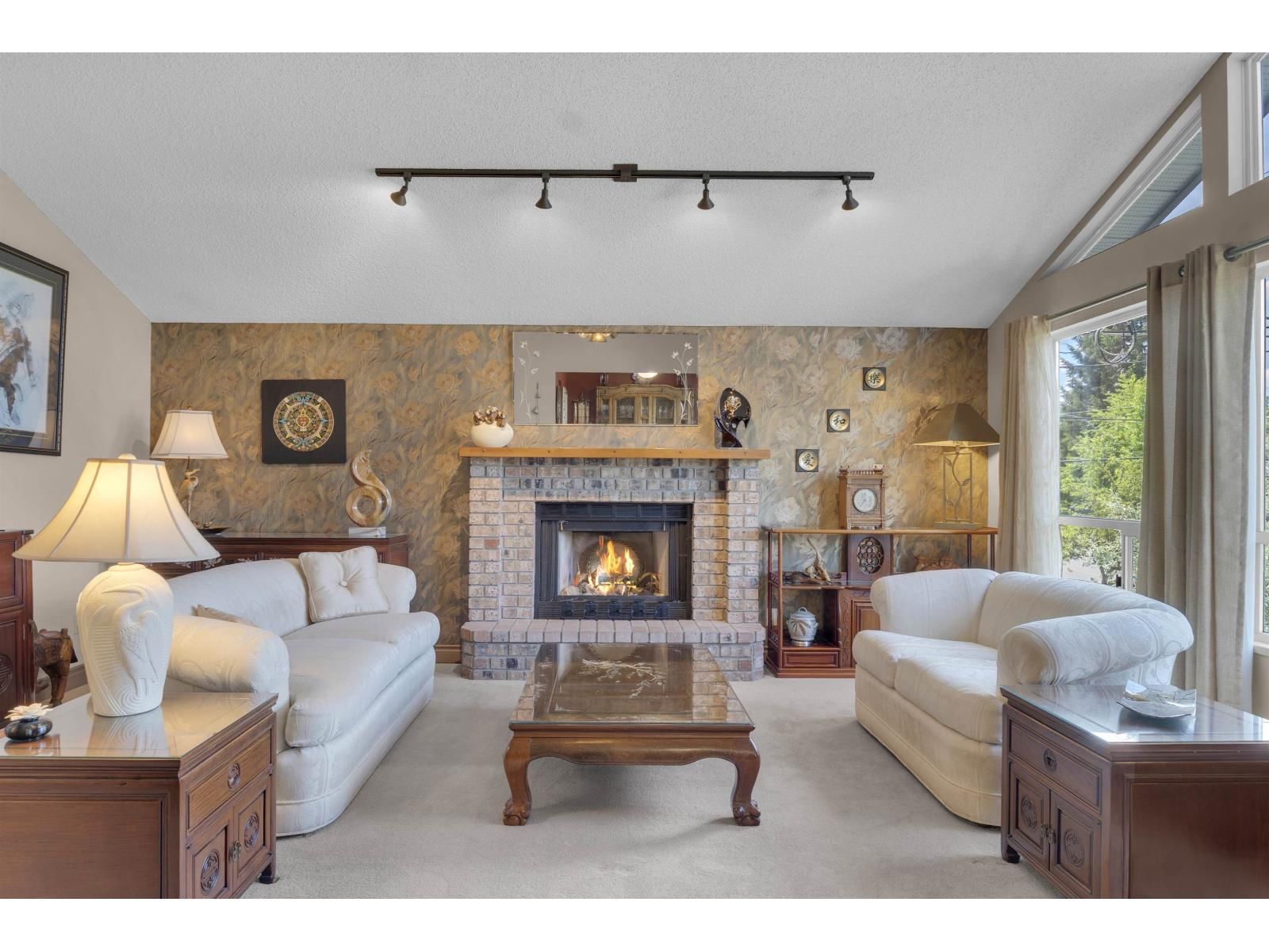 9262 213 STREET Image 21