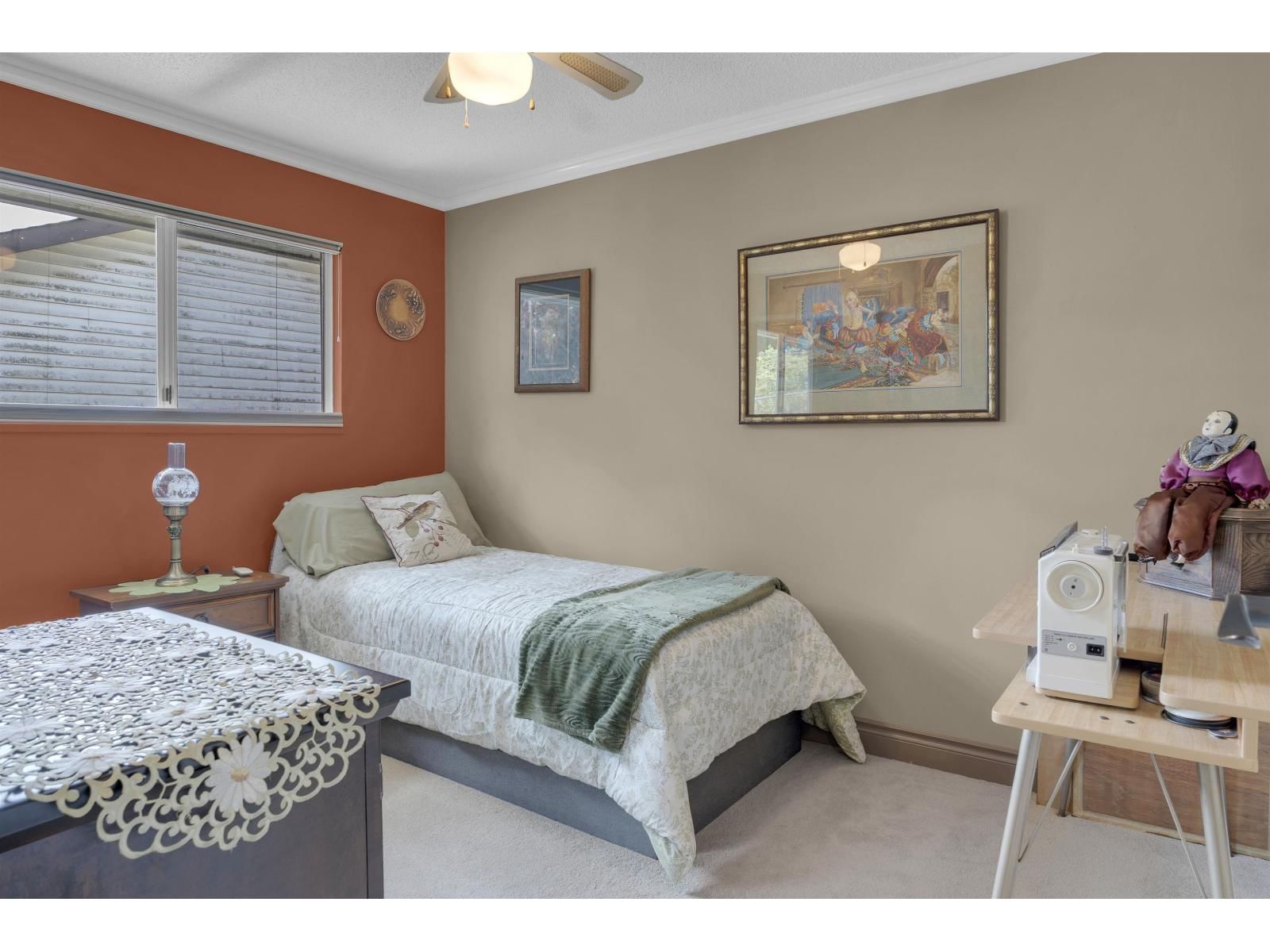 9262 213 STREET Image 36