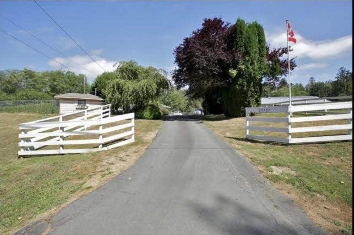 25707 8TH Avenue, Langley, British Columbia V4W 2J8
