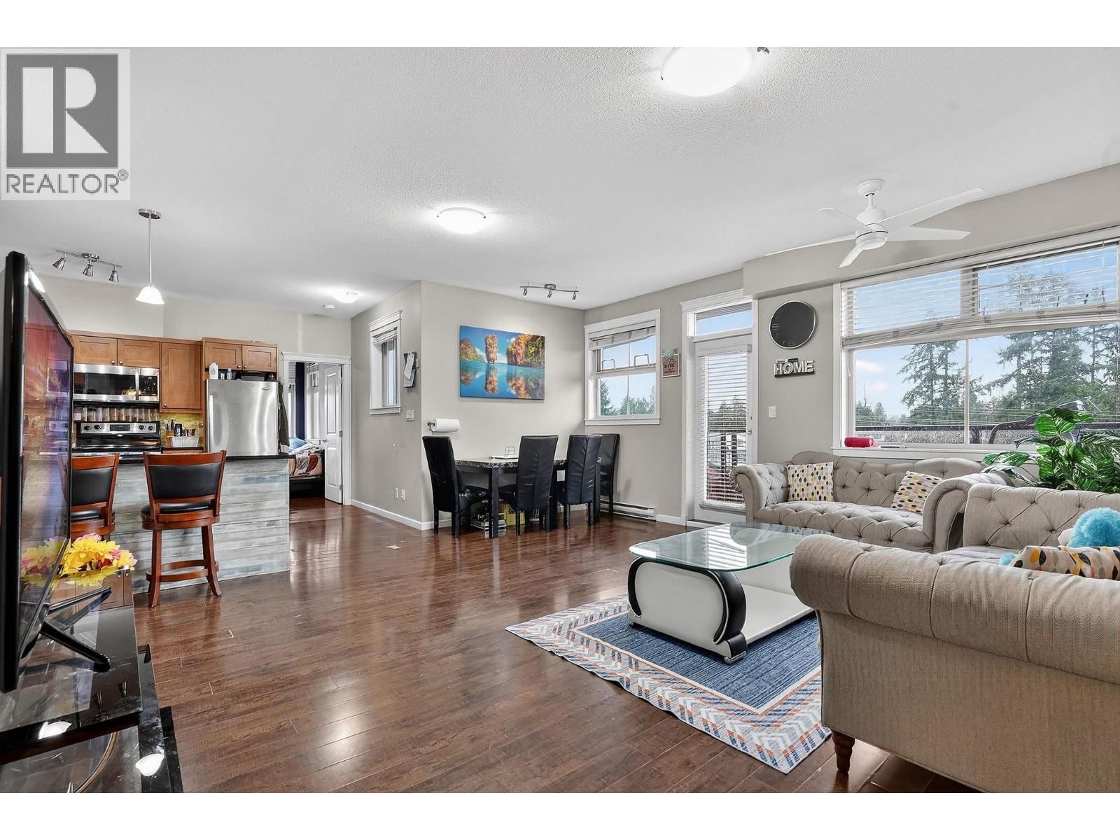22858 LOUGHEED Highway, Maple Ridge, British Columbia V2X 2V6