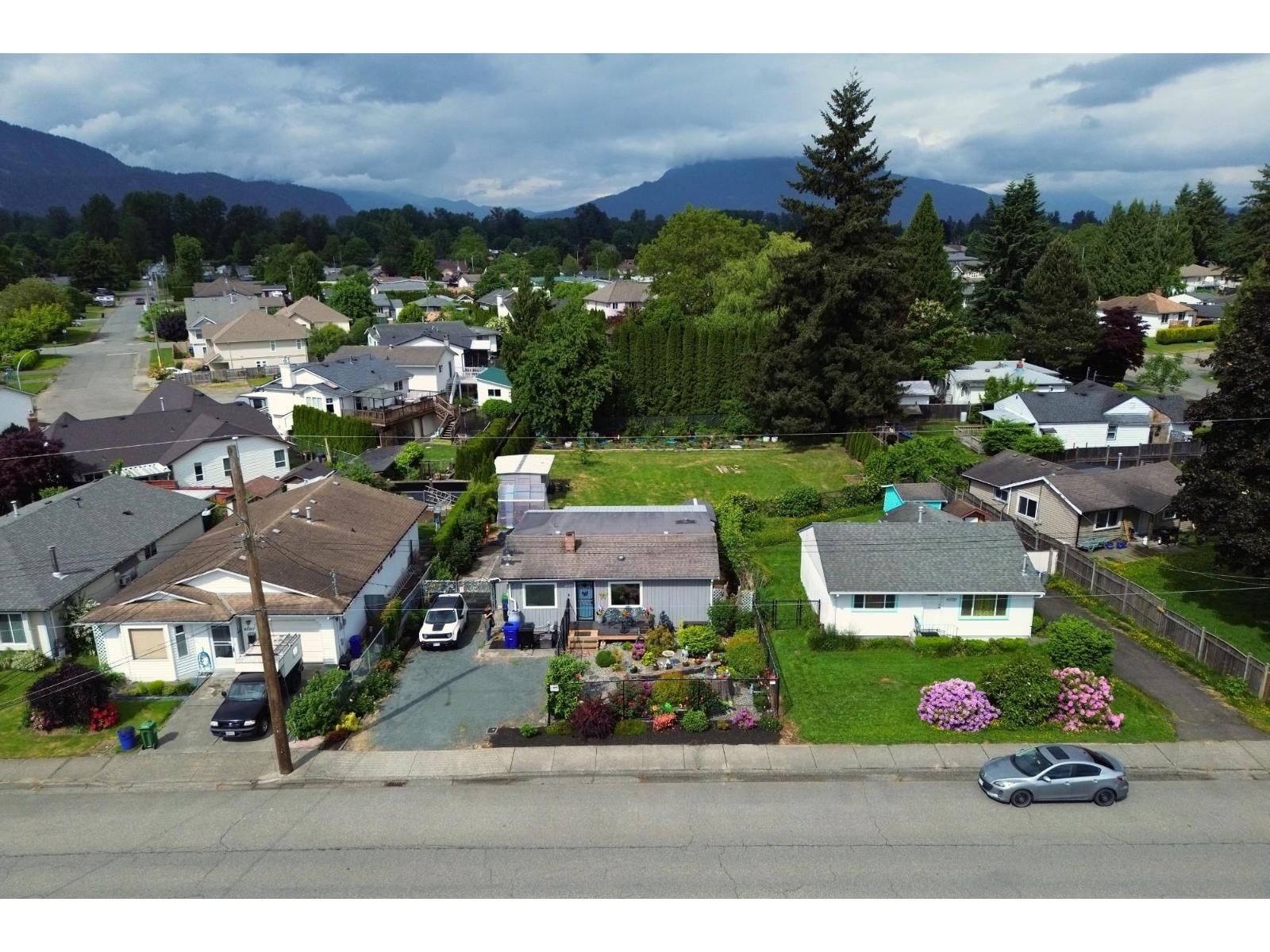 45573 WELLINGTON Avenue, Chilliwack, British Columbia V2P 2E8