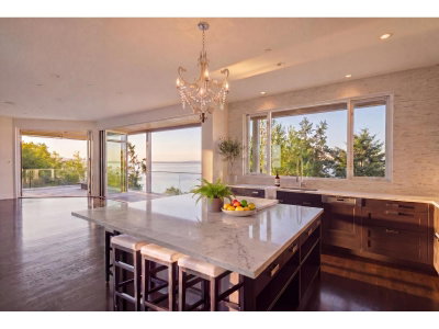 14220 MARINE Drive | White Rock British Columbia | Slide Image Ten