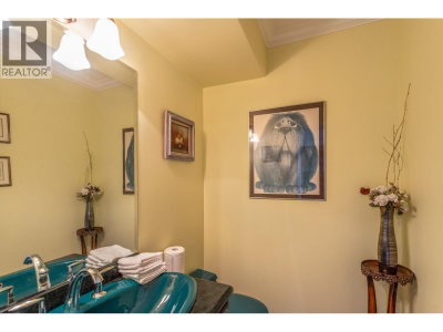 2541 MARINE Drive | West Vancouver British Columbia | Slide Image Twelve