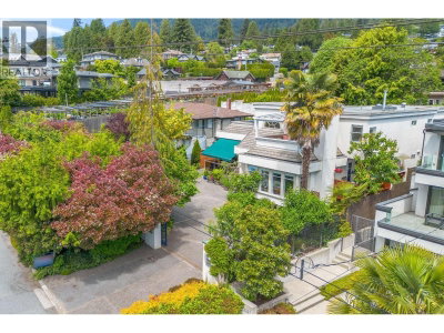 2541 MARINE Drive | West Vancouver British Columbia | Slide Image Thirty-five