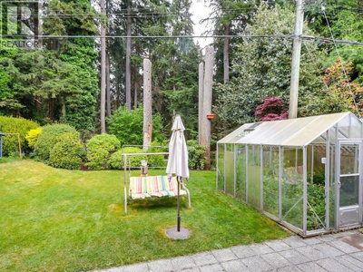 4072 SKYLINE Drive | North Vancouver British Columbia | Slide Image Seventeen