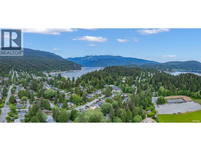 4317 CLIFFMONT Road | North Vancouver British Columbia | Slide Image Thirty