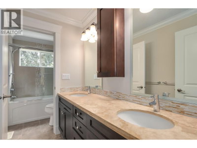 352 ST. JAMES Crescent | West Vancouver British Columbia | Slide Image Twenty-three