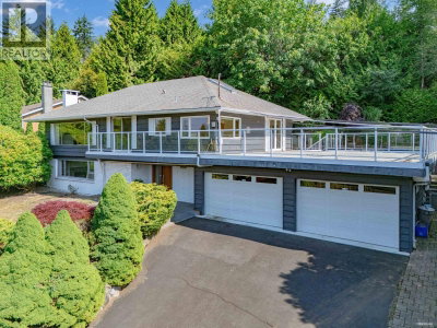 2615 SKILIFT Place | West Vancouver British Columbia | Slide Image Two