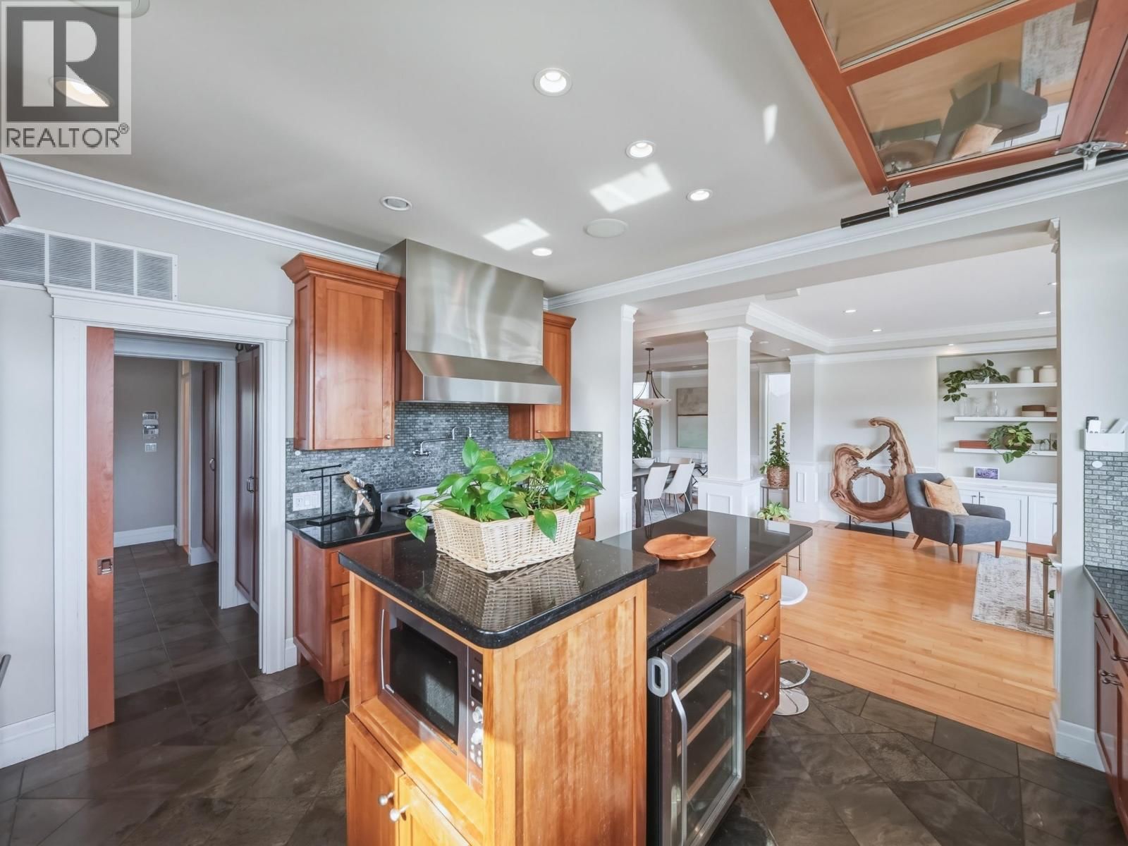 648 ALDERSIDE ROAD Image 16