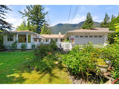 236 WATER Avenue | Hope British Columbia | Slide Image Two
