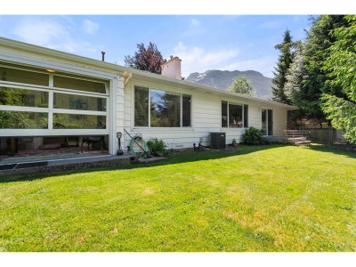 236 WATER Avenue | Hope British Columbia | Slide Image Five